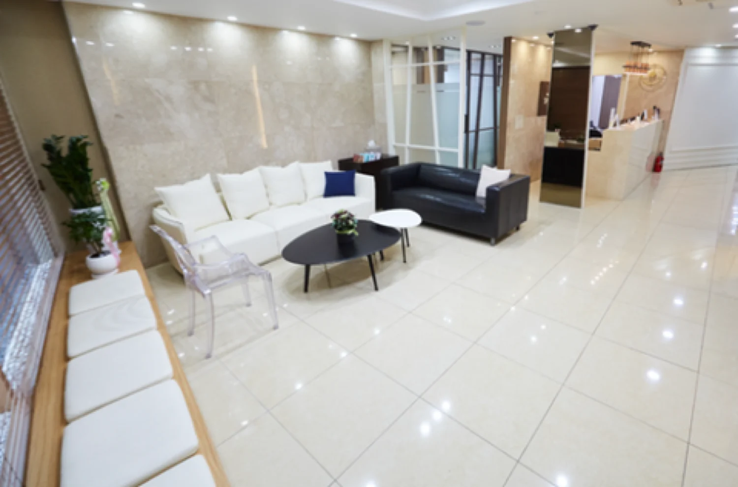 Private lounge at YOON CLINIC